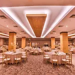 Hotell Ramada Plaza By Wyndham 5*