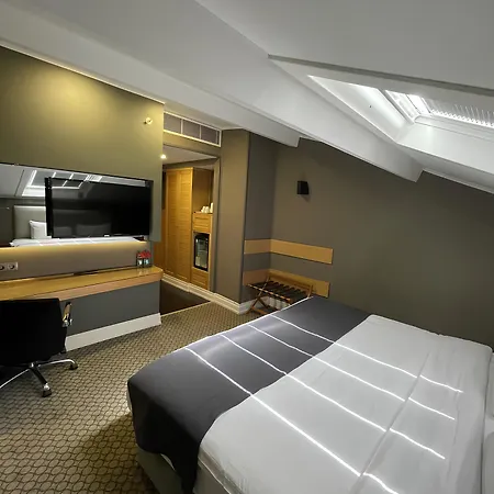 Ramada Plaza By Wyndham Otel 5*