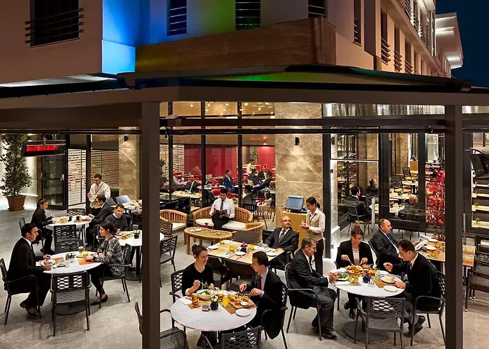 Ramada Plaza By Wyndham 酒店